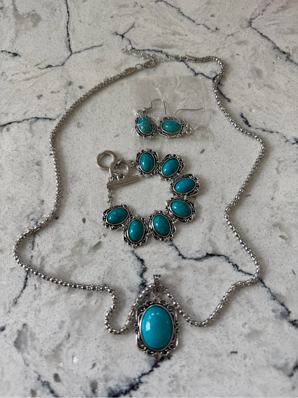 TURQUOISE AND  SILVER PLATED COSTUME JEWELLERY SET - New!